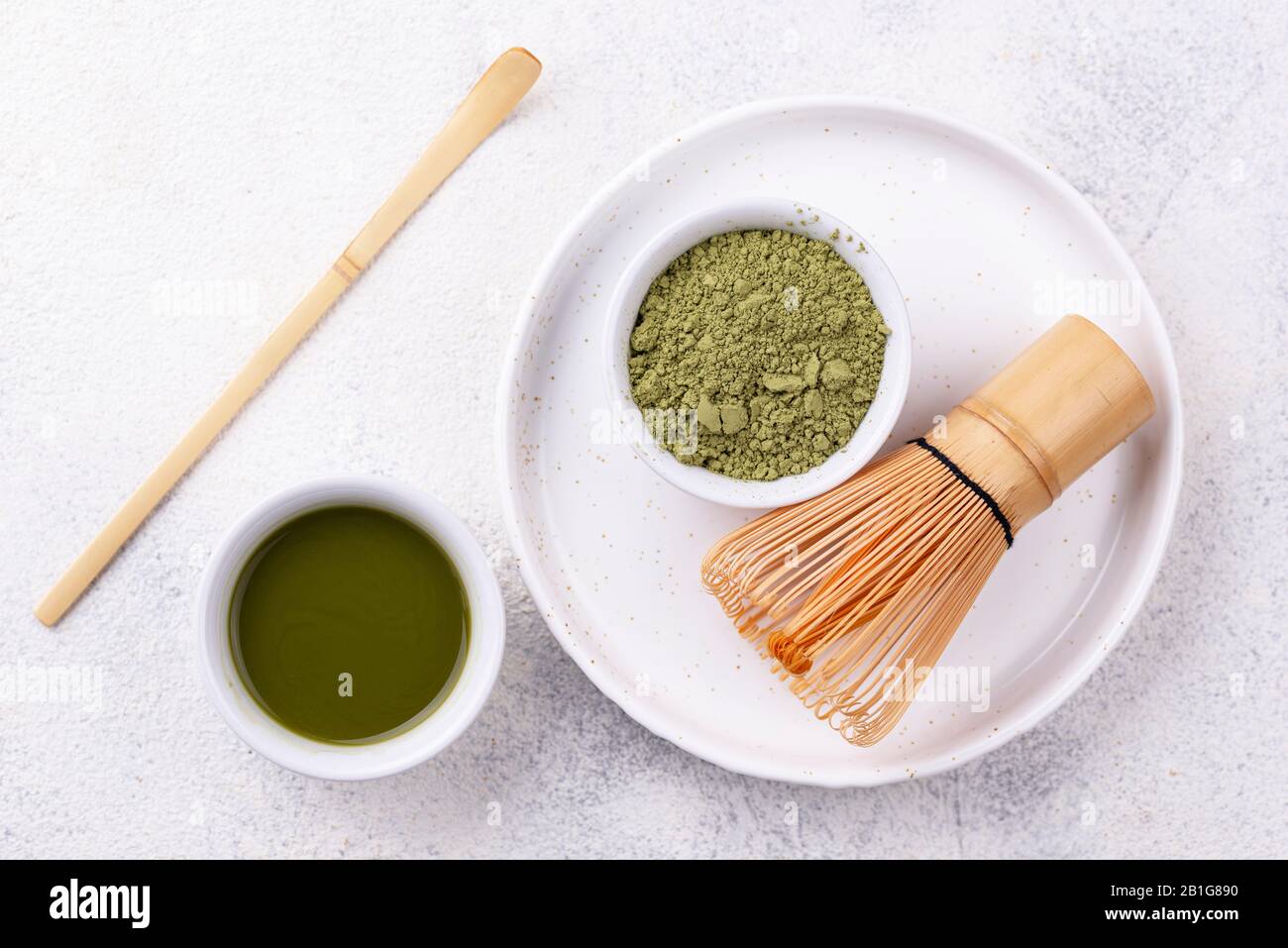Tè Matcha e frusta di bambù Foto Stock
