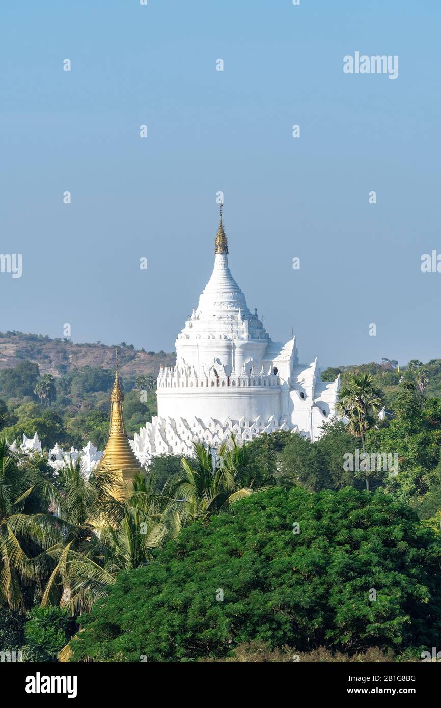 Mya Thein Tan o Pagoda di Hsinbyume visto da Maingun Pahtodawgyi Foto Stock