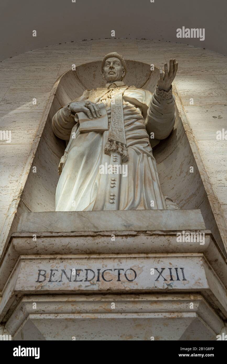 Statua in marmo di Papa Benedicto XIII, Abbazia di Montecassino Foto Stock