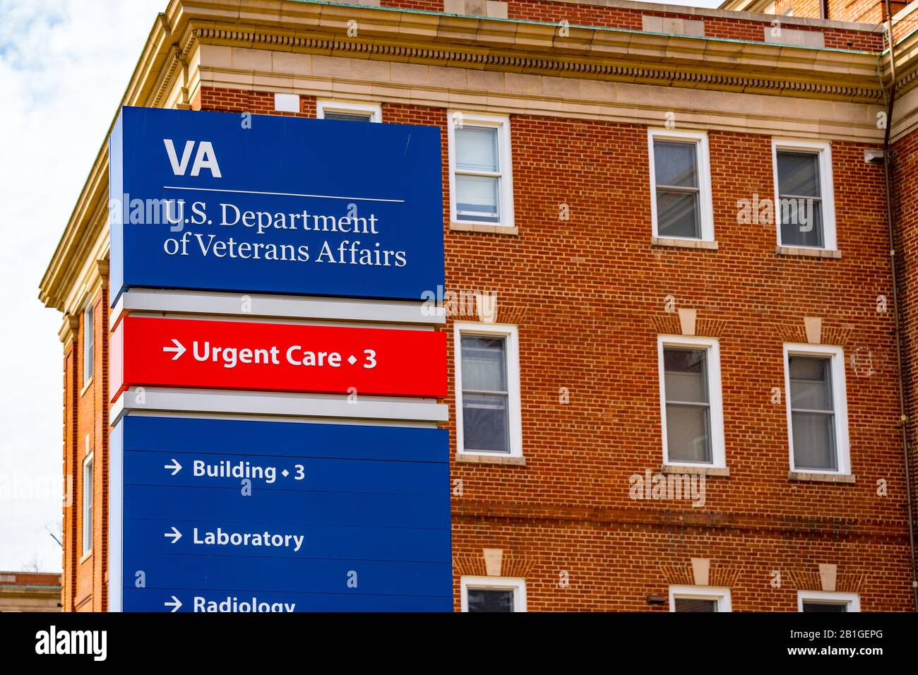 Coatesville, PA / USA - 24 febbraio 2020: Primo piano della firma presso il Dipartimento degli Affari dei Veterani degli Stati Uniti Medical Center. Foto Stock