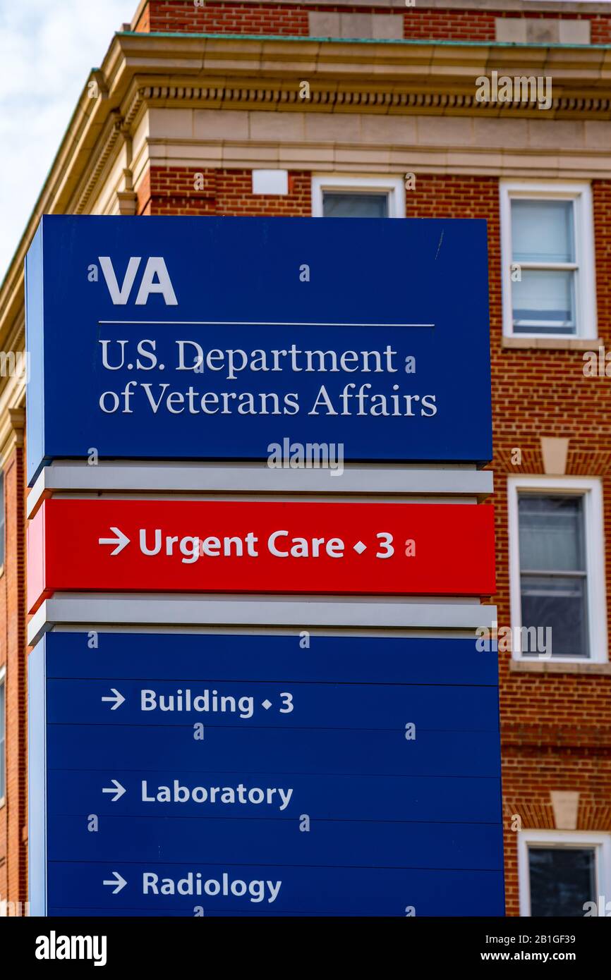 Coatesville, PA / USA - 24 febbraio 2020: Primo piano della firma presso il Dipartimento degli Affari dei Veterani degli Stati Uniti Medical Center. Foto Stock