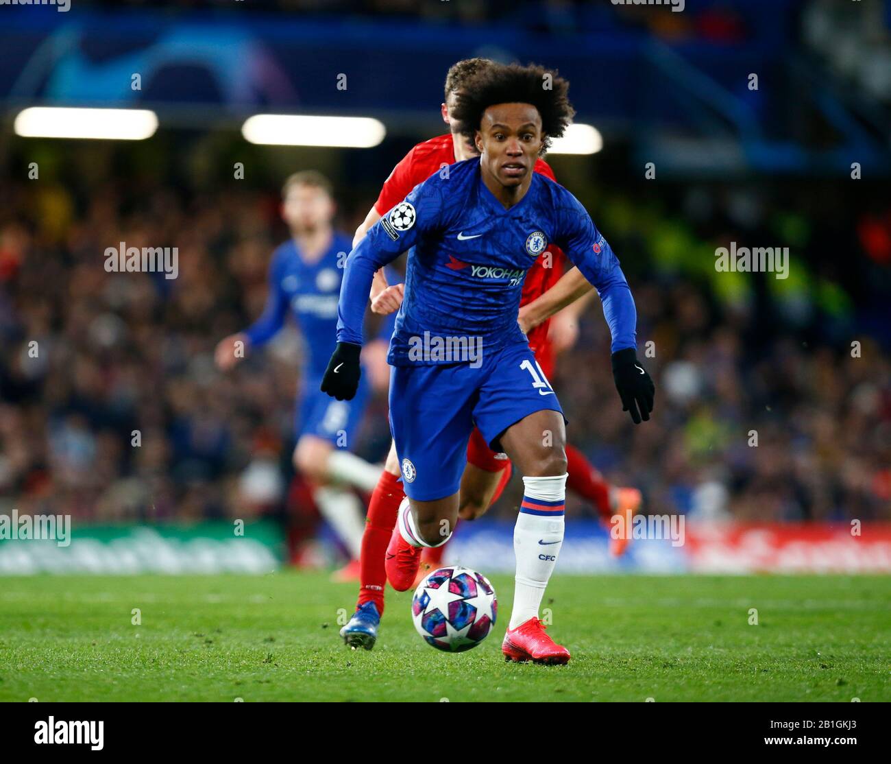 LONDRA, REGNO UNITO. 25 febbraio Willian del Chelsea durante il round del campionato campione 16 1st Fra Chelsea e Bayer Munchen allo stadio del ponte di Stanford, Londra, Inghilterra il 25 febbraio 2020 Credit: Action Foto Sport/Alamy Live News Foto Stock