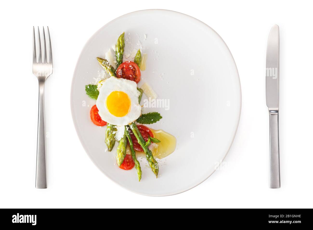 Cibo italiano: Piatto conservato con asparagi e uova fritte.[ Foto Stock