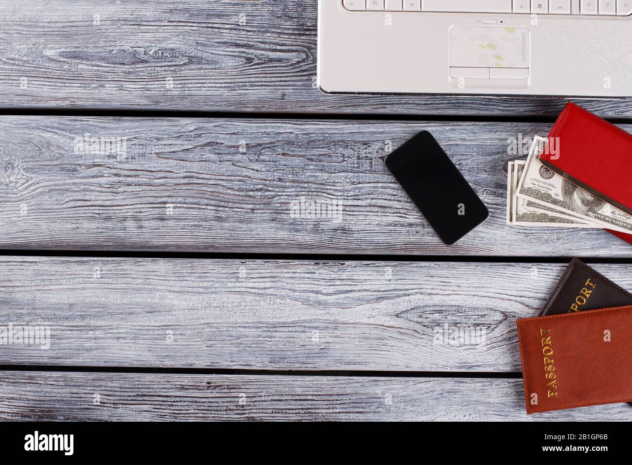 Computer portatile e smartphone. Foto Stock
