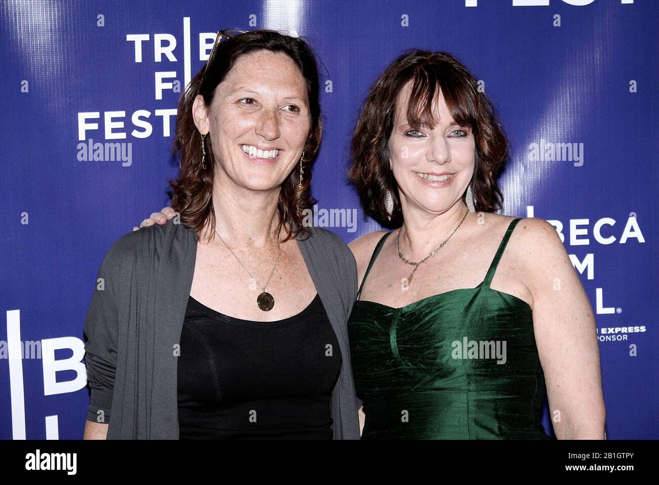 New York, NY, Stati Uniti. 25 Aprile 2009. Produttore esecutivo, Elizabeth Quinn, direttore, Bette Gordon alla prima di 'Bel Harry' durante il 8th Annual Tribeca Film Festival al SVA Theatre. Credito: Steve Mack/Alamy Foto Stock