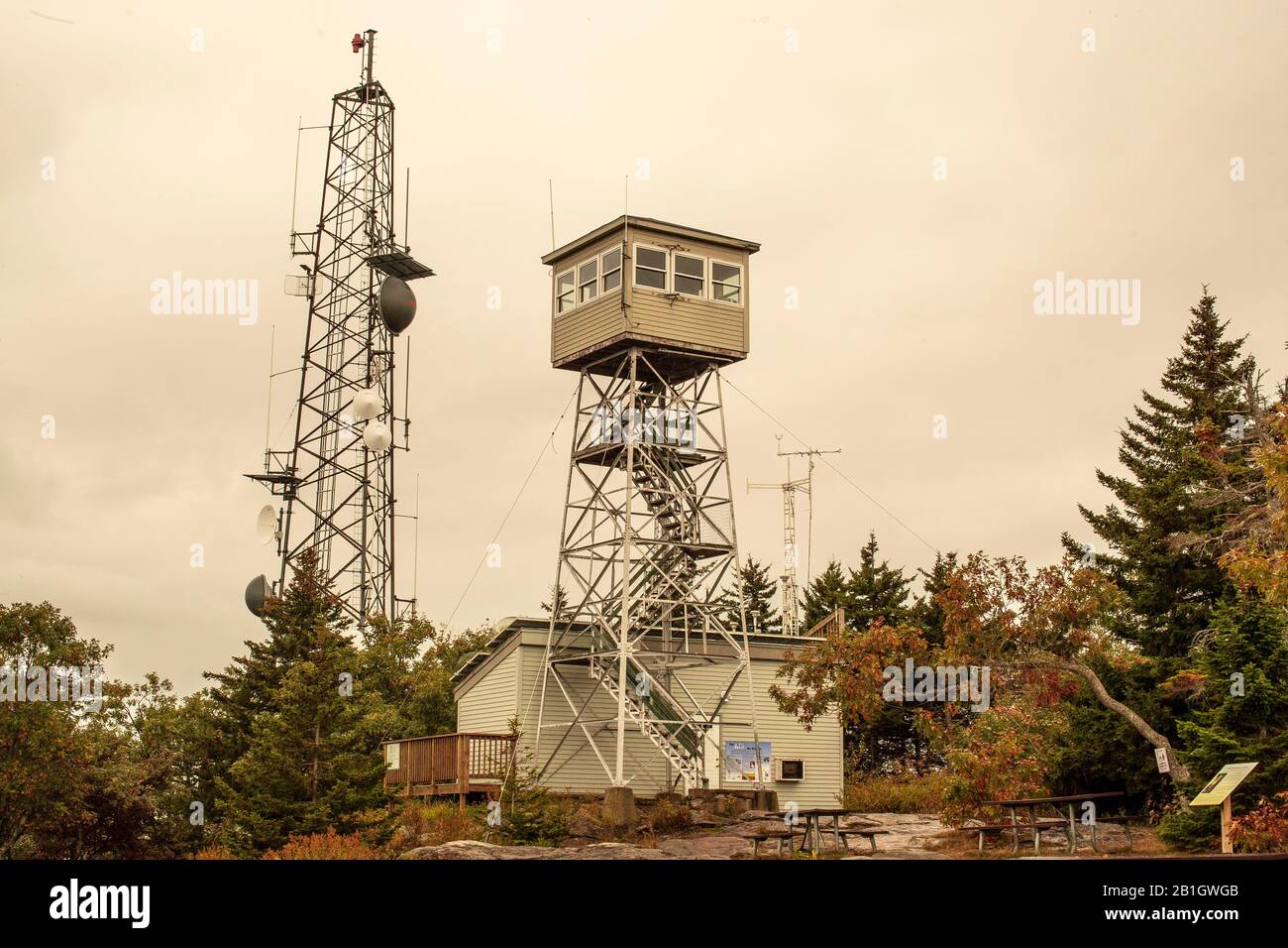 Wapack National Refuge è stato il primo hotel NH ed è stato fondato con una donazione nel 1972. Include 1.672 acri e include North Pack Monadnock Mountain. Foto Stock