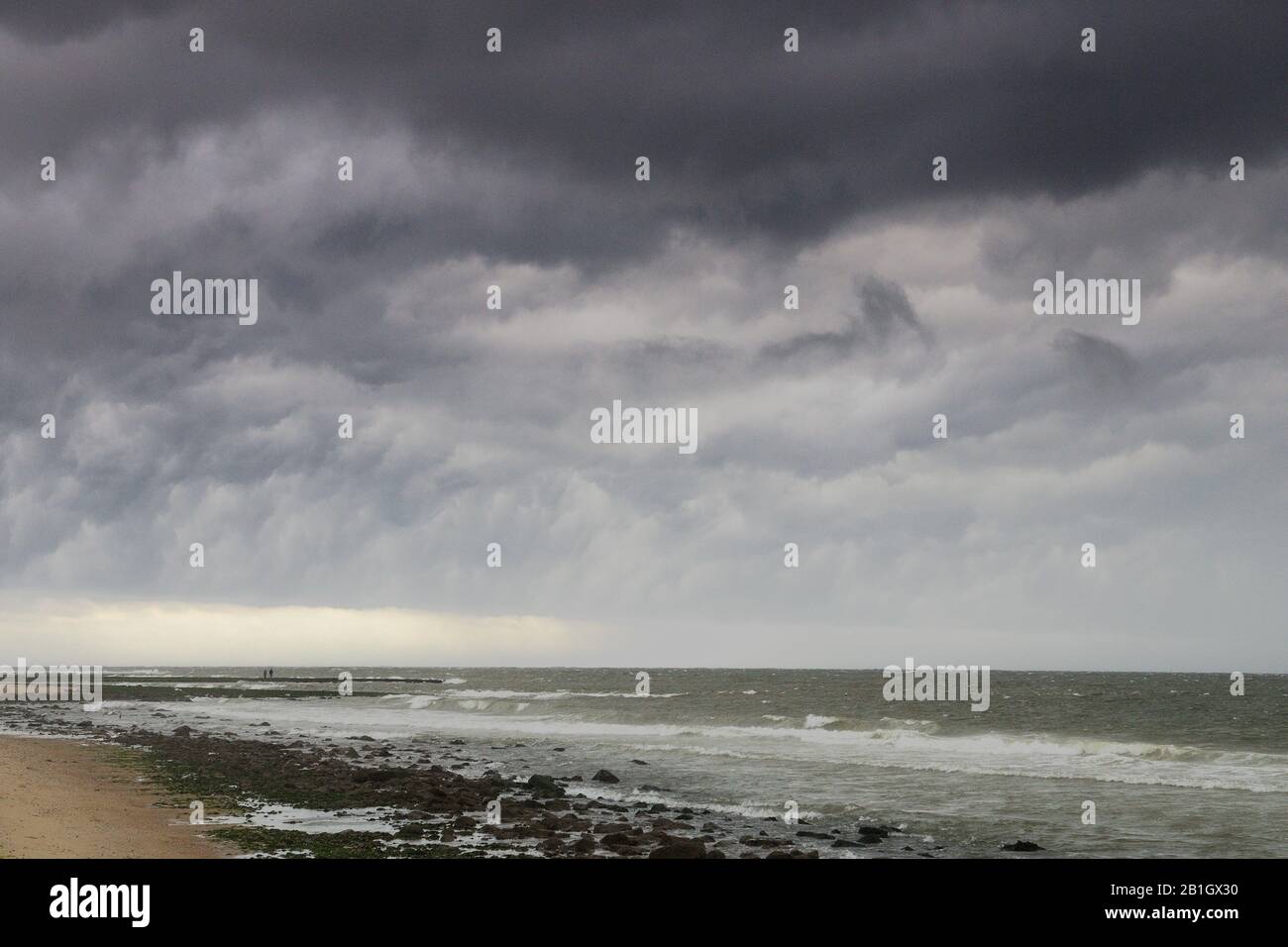 Tempesta estiva sulla costa del Mare del Nord, Paesi Bassi, Den Helder Foto Stock