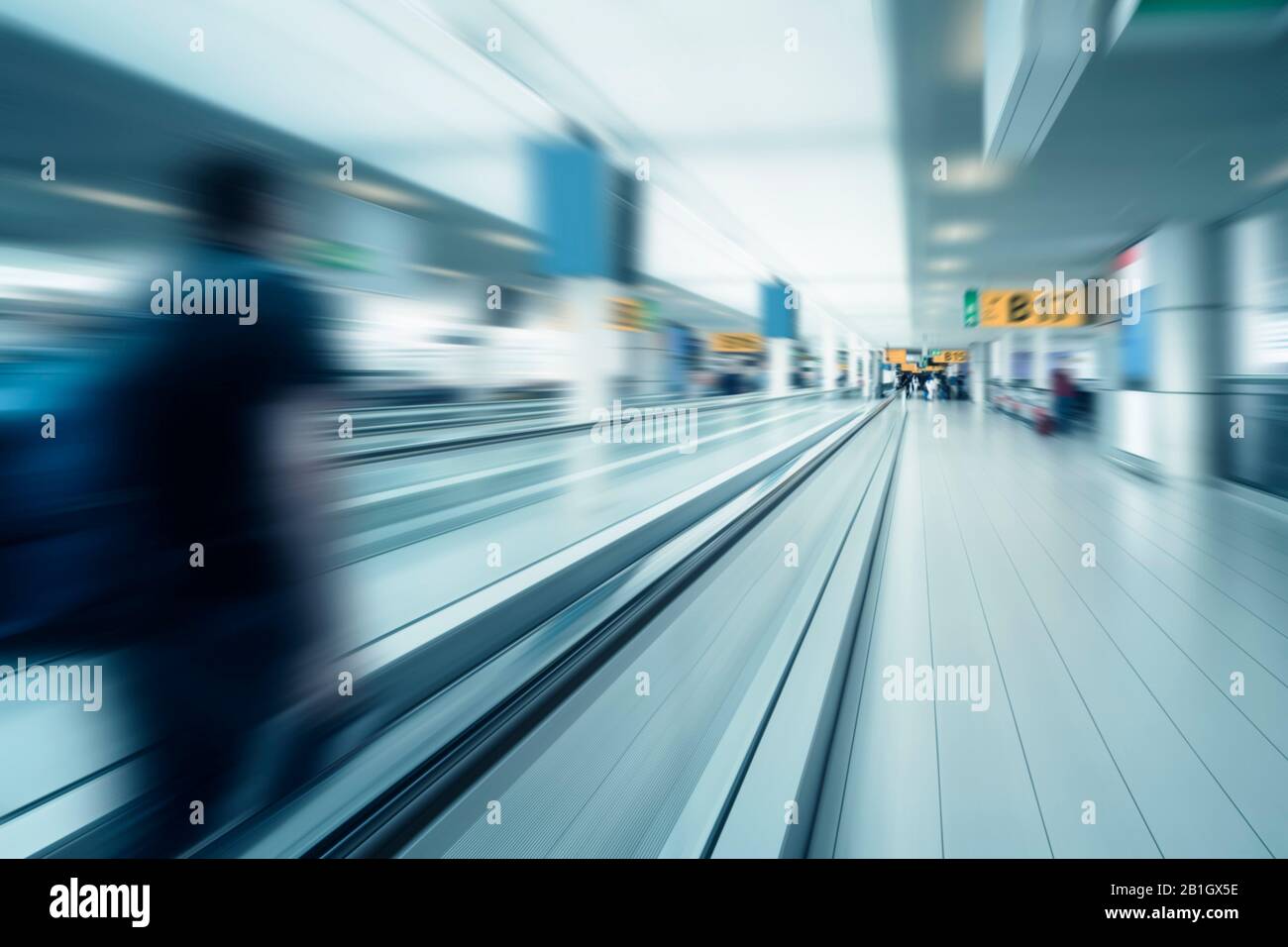 Immagine sfocata di un cancello dell'aeroporto - globalizzazione Foto Stock