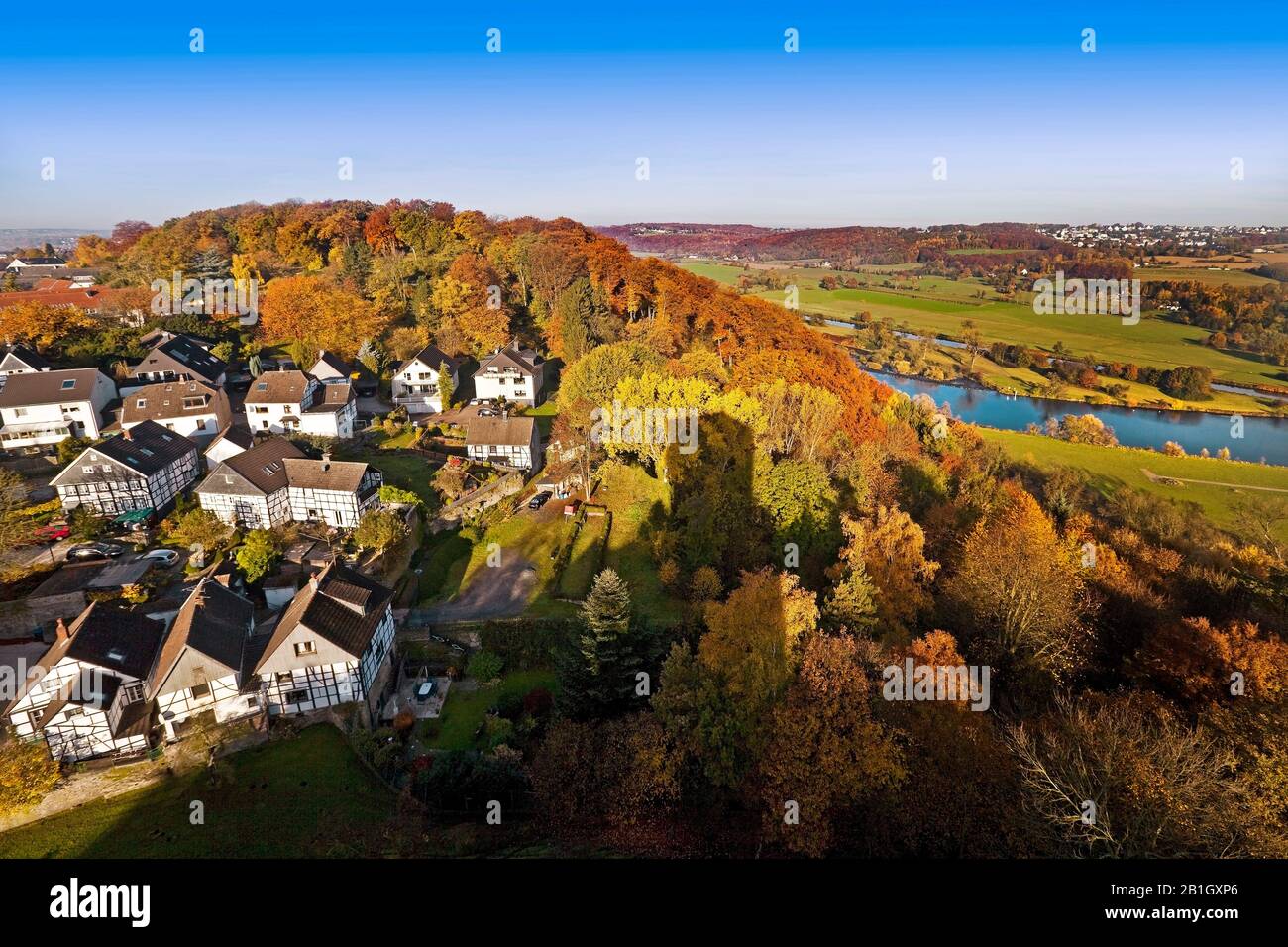 Vista dal castello di Blankenstein alla valle della Ruhr in autunno, Germania, Renania settentrionale-Vestfalia, zona della Ruhr, Hattingen Foto Stock