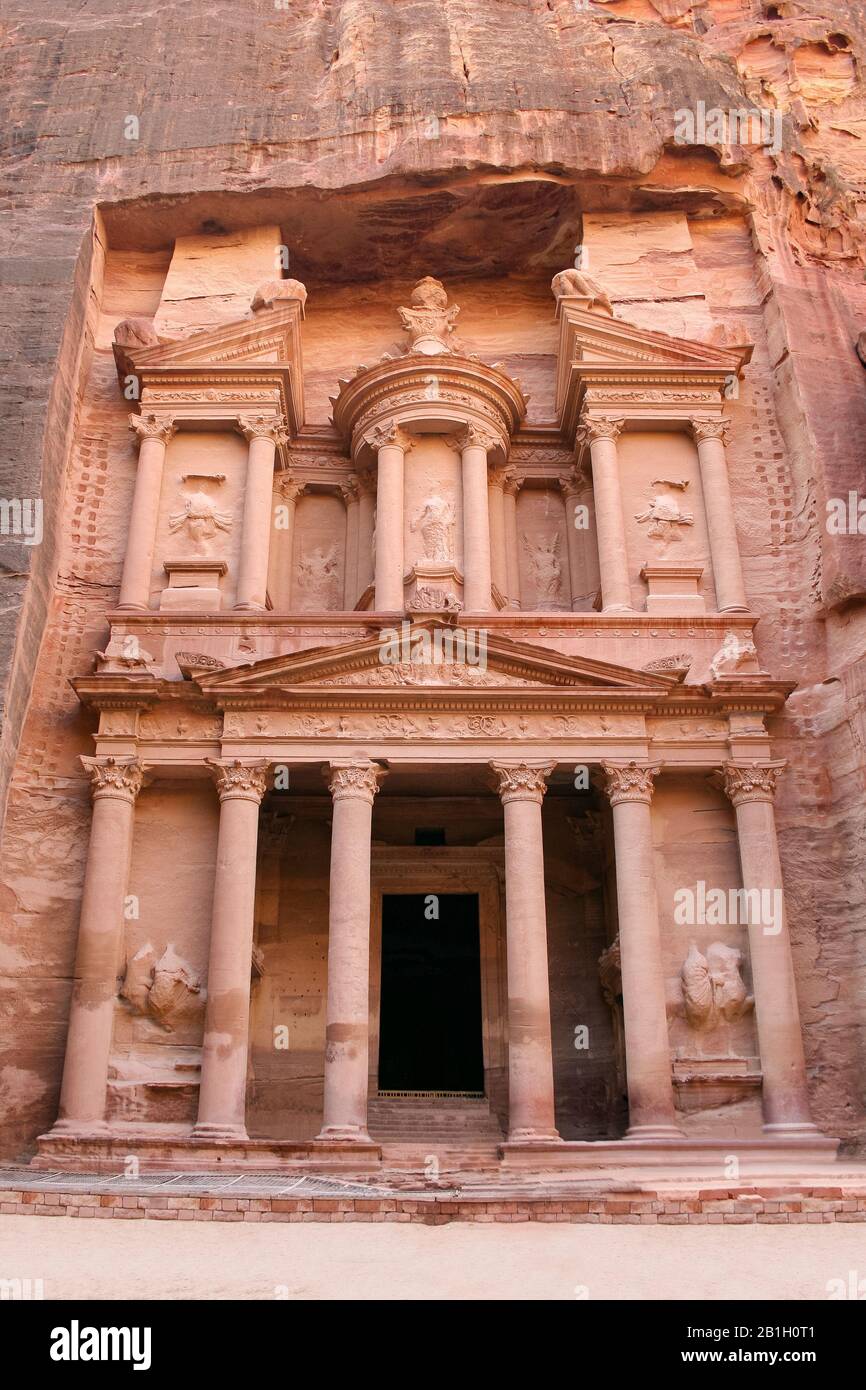 Al Khazneh (il Tesoro) a Petra, l'attrazione più popolare della Giordania. Foto Stock
