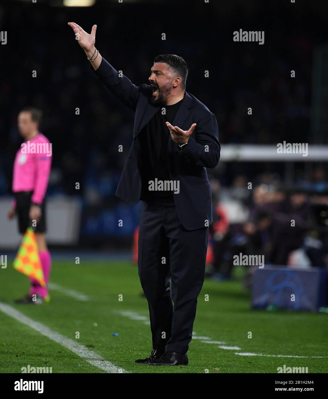 Napoli, Italia. 25th Feb, 2020. Gesti sul capo allenatore di Napoli Gennaro Gattuso durante il round di UEFA Champions League di 16 partite tra Napoli e Barcellona a Napoli, Italia, 25 febbraio 2020. Credito: Alberto Lingria/Xinhua/Alamy Live News Foto Stock