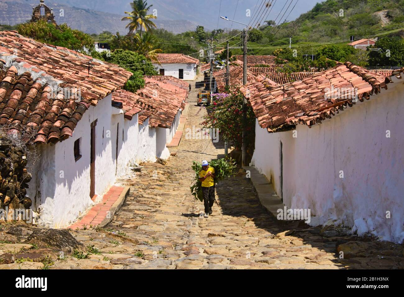 Tetti di tegole rosse e strade acciottolate, Guane, Santander, Colombia Foto Stock