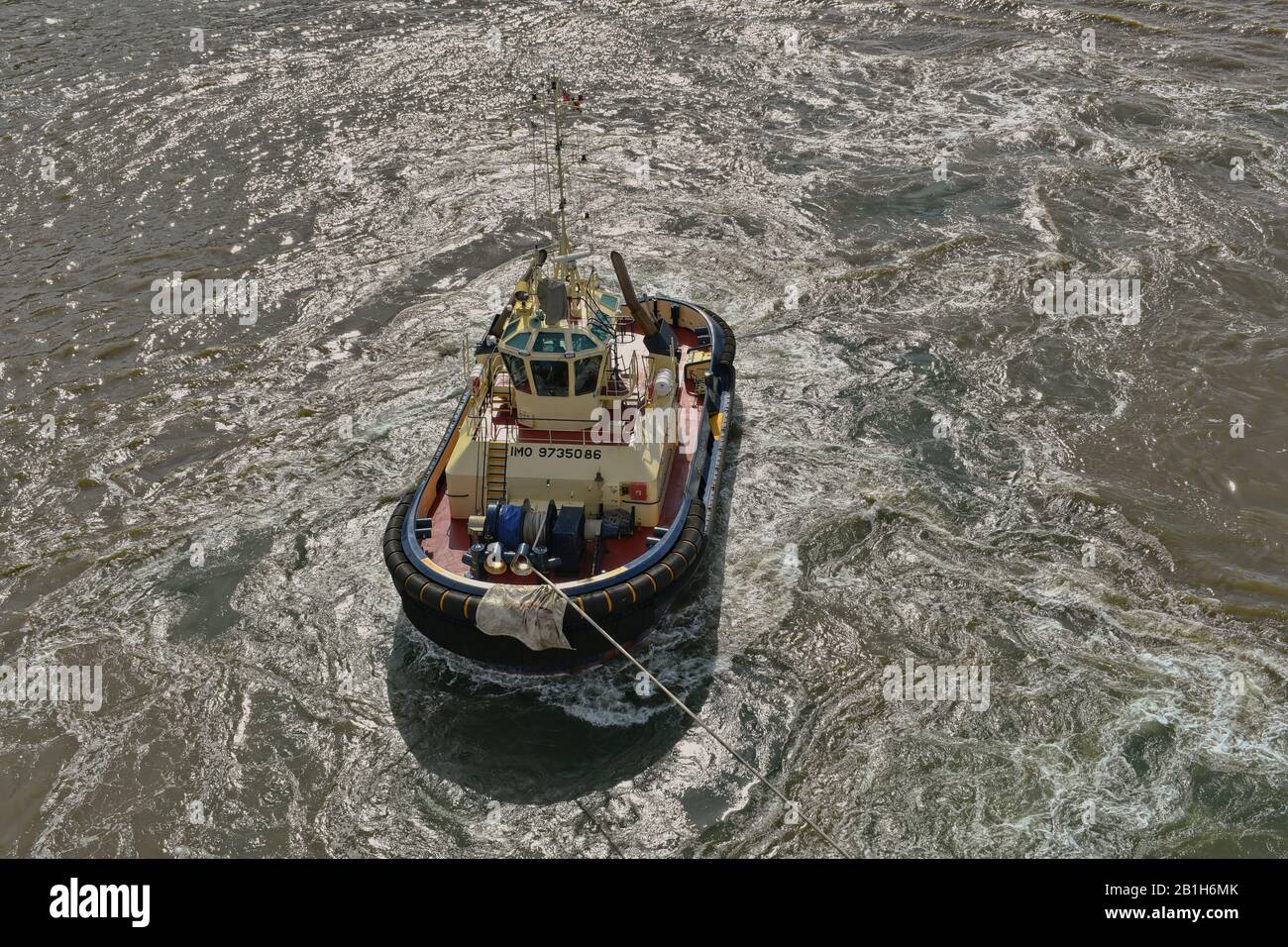 Sydney, NSW, Australia - 10 febbraio 2020: Vista del rimorchiatore dalla nave da crociera. Foto Stock