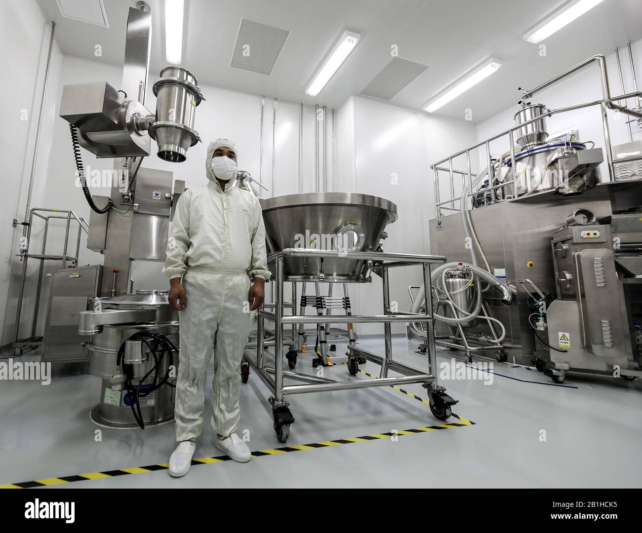 Pechino, CINA - 03 GIUGNO 2019: Moderne attrezzature da laboratorio per la produzione di farmaci Foto Stock