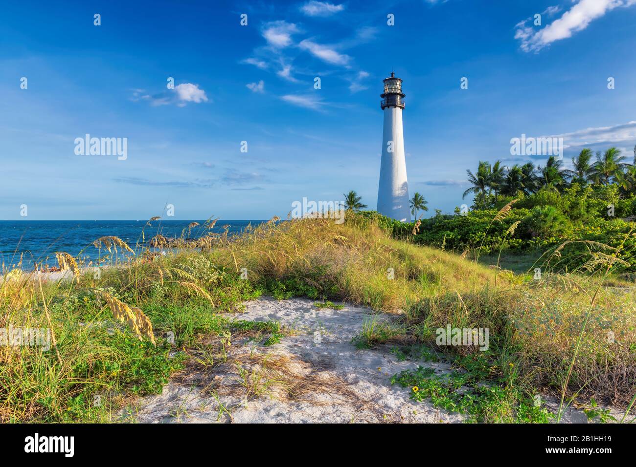 Faro di Cape Florida sulle dune di spiaggia, Miami, Florida, Stati Uniti Foto Stock