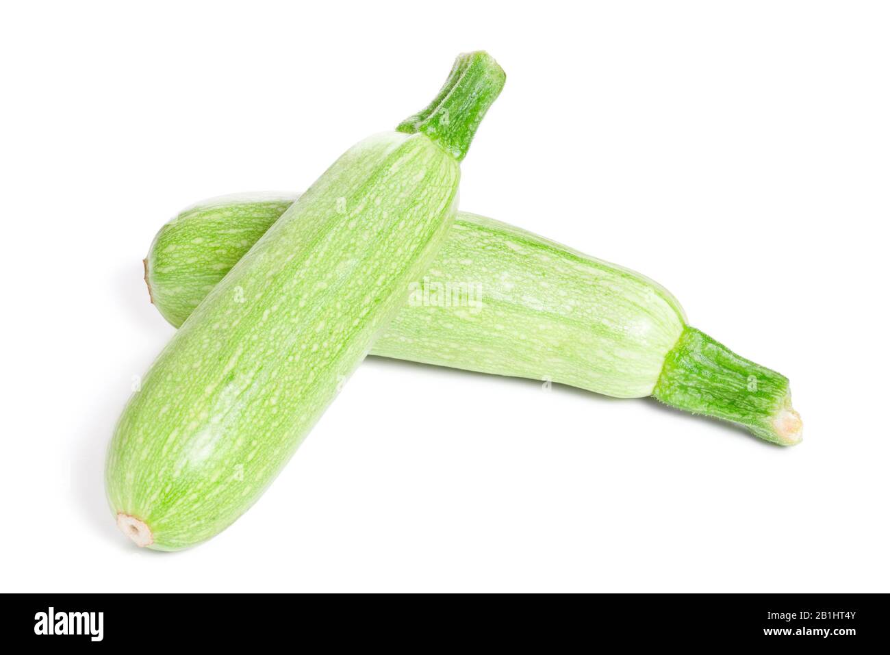 Due Zucchini verdi freschi isolati su sfondo bianco Foto Stock