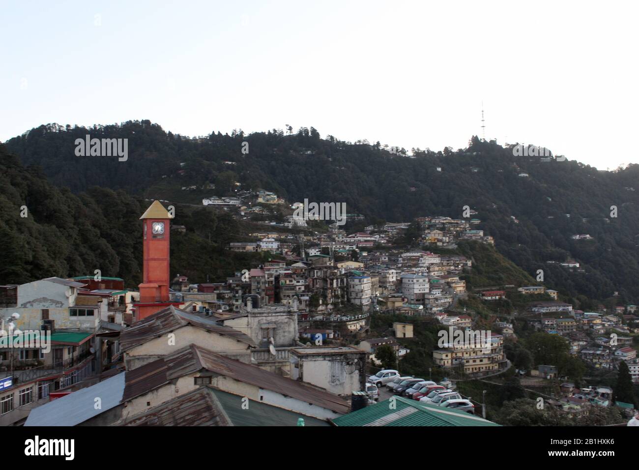 VEW di Mussoorie e torre dell'orologio, Mussoorie, Uttarakhand, India Foto Stock