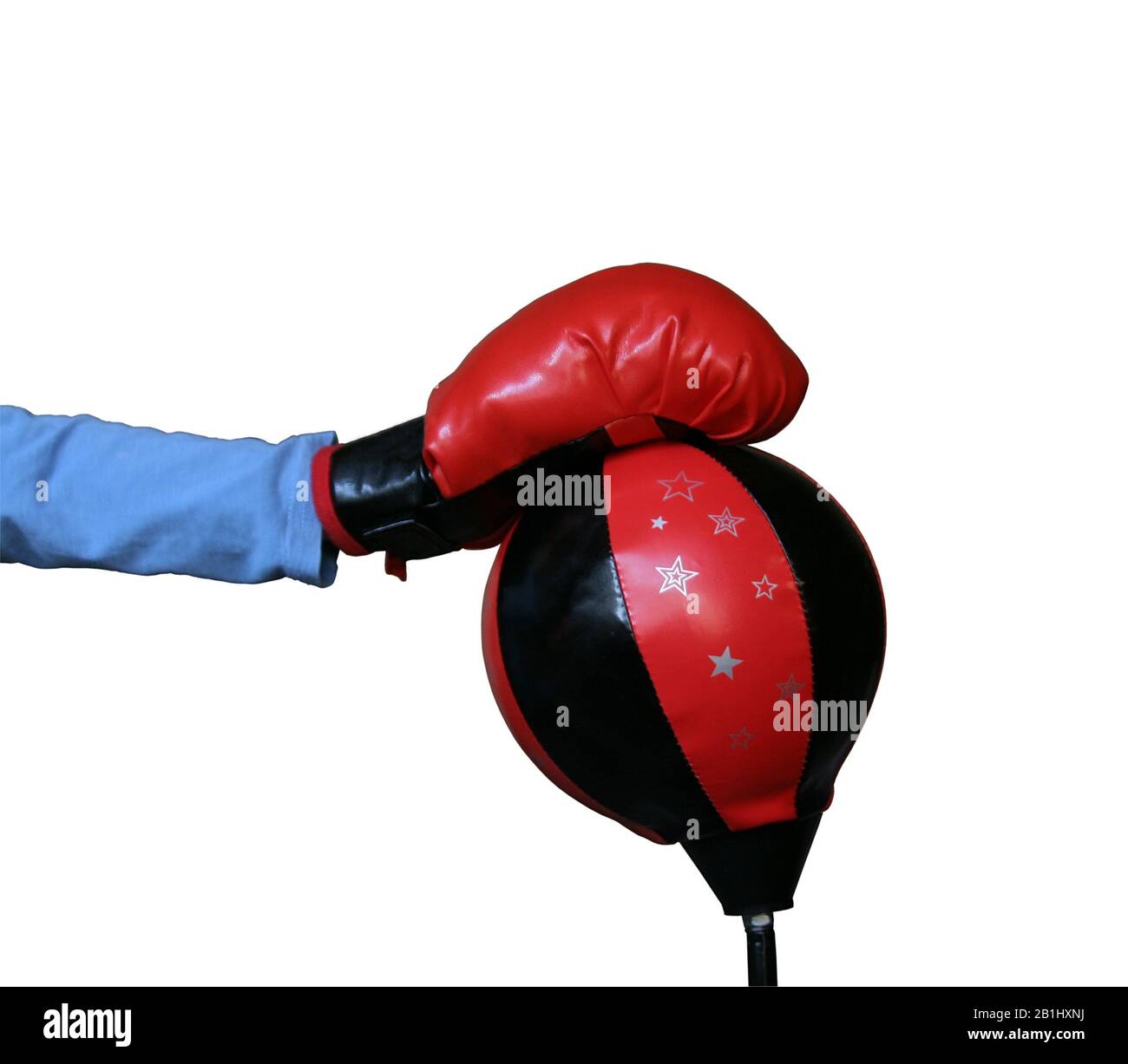 Training di boxe per bambini. Guanto da boxe e sacco da boxe Foto stock -  Alamy
