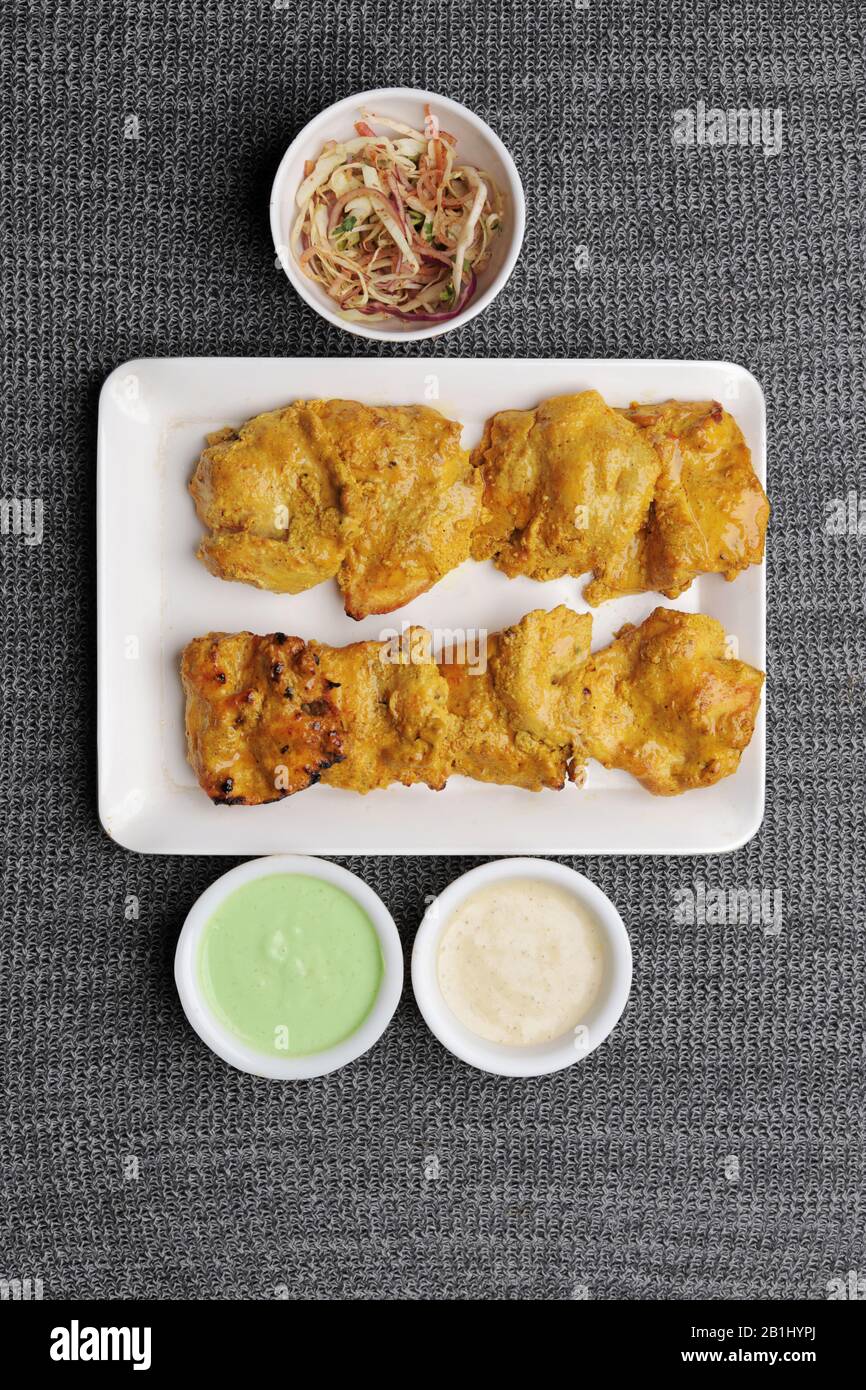 Kabab di pollo, marinato con una gamma di spezie e fritto poco profondo Foto Stock