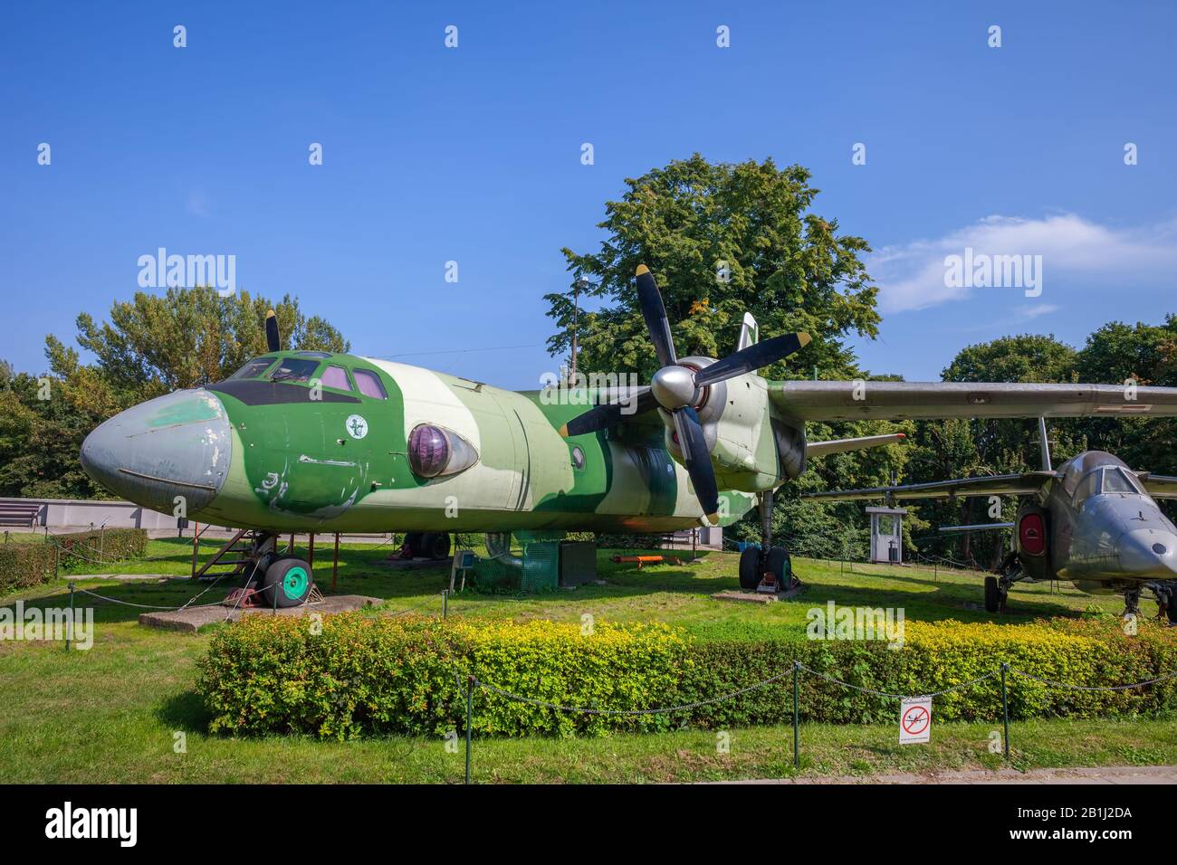 Antonov An-26 velivoli da trasporto civile e militare dell'Unione Sovietica nel Museo dell'Esercito Polacco di Varsavia, Polonia Foto Stock