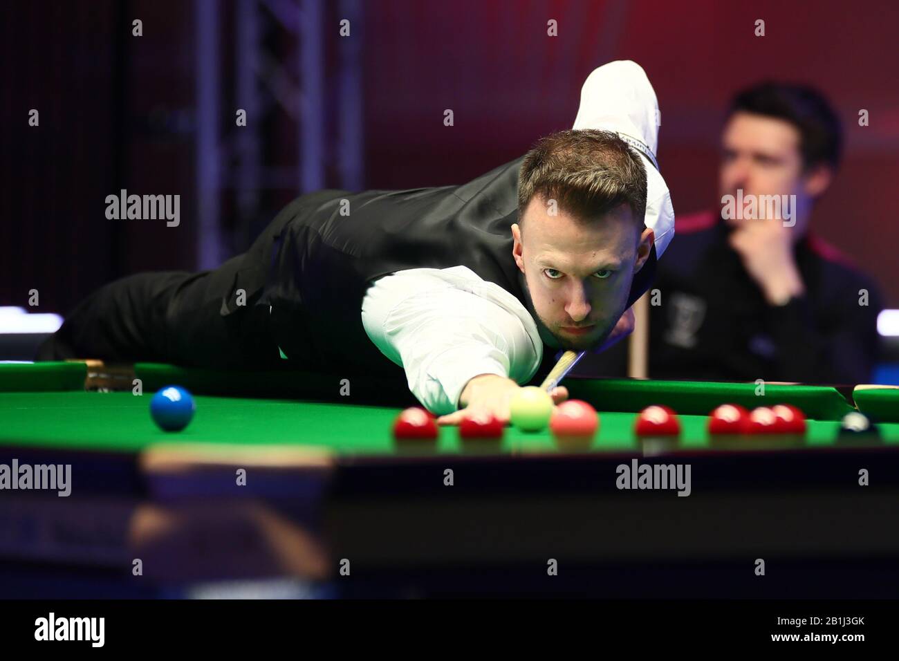 Judd Trump of England ha girato Michael Holt of England al primo round del 2020 Players Championship a Southport, Regno Unito, 25 febbraio 2020. Judd Trump d'Inghilterra sconfisse Michael Holt d'Inghilterra con 6-3. Foto Stock