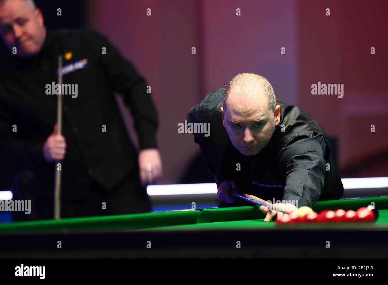 Graeme Dott of Scotland ha girato John Higgins of Scotland al primo round del 2020 Players Championship a Southport, Regno Unito, il 25 febbraio 2020. John Higgins of Scotland sconfisse Graeme Dott of Scotland con 6-2. Foto Stock