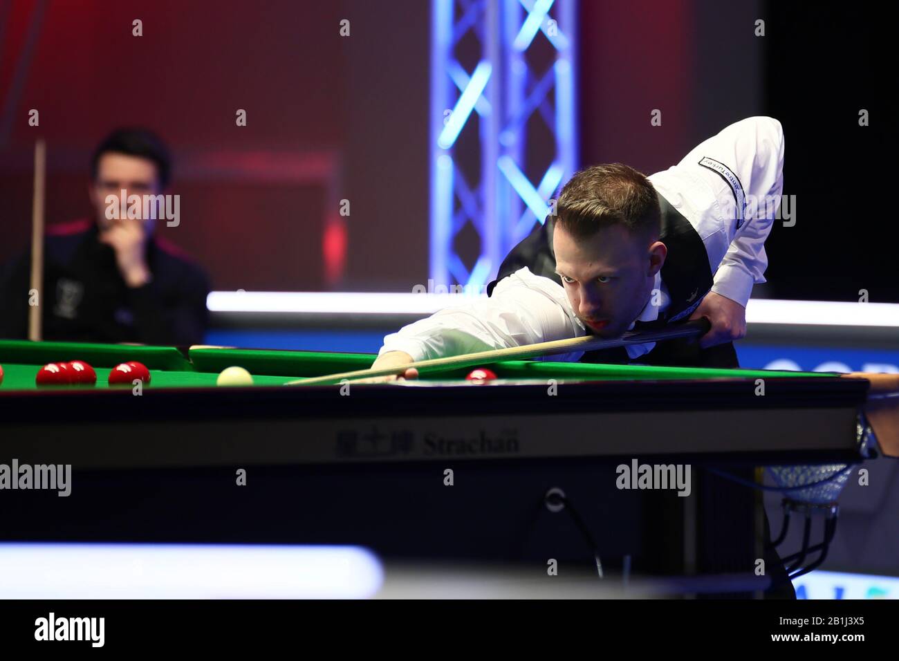Judd Trump of England ha girato Michael Holt of England al primo round del 2020 Players Championship a Southport, Regno Unito, 25 febbraio 2020. Judd Trump d'Inghilterra sconfisse Michael Holt d'Inghilterra con 6-3. Foto Stock