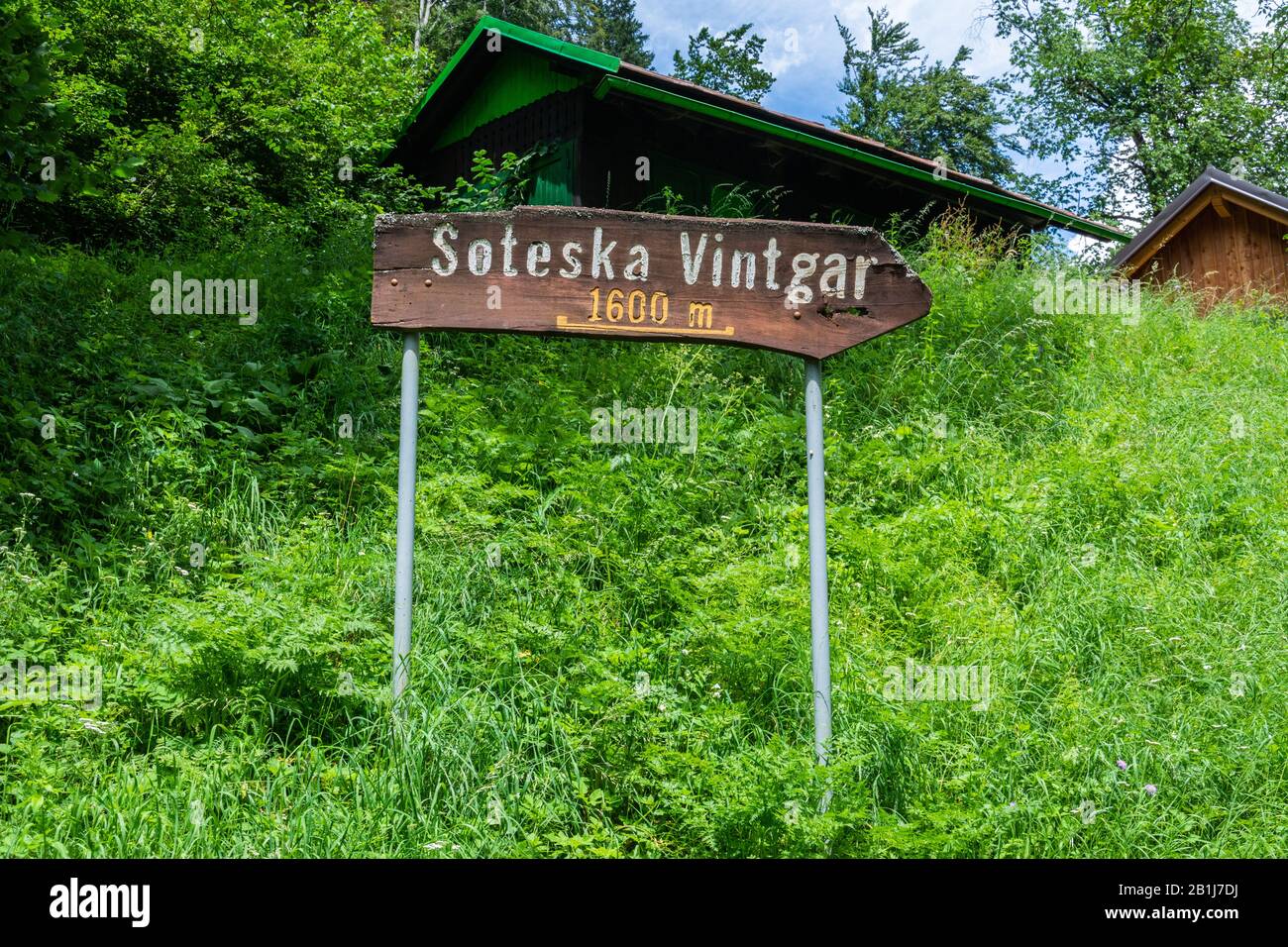 Cartello che indica le indicazioni per la gola di Vintgar (Soteska Vintgar) vicino alla città di Bled in Slovenia. Foto Stock