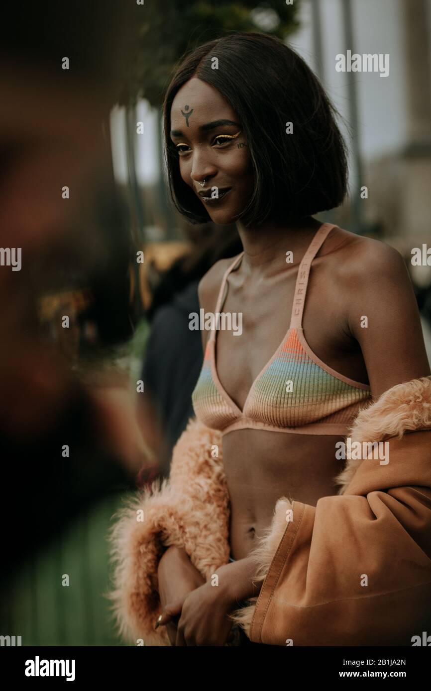 Lousita Cash di Lousandtheyakuza in direzione Dior per la nuova collezione  autunno inverno 2020 2021, indossando la creazione originale di Christian  Dior, durante Foto stock - Alamy