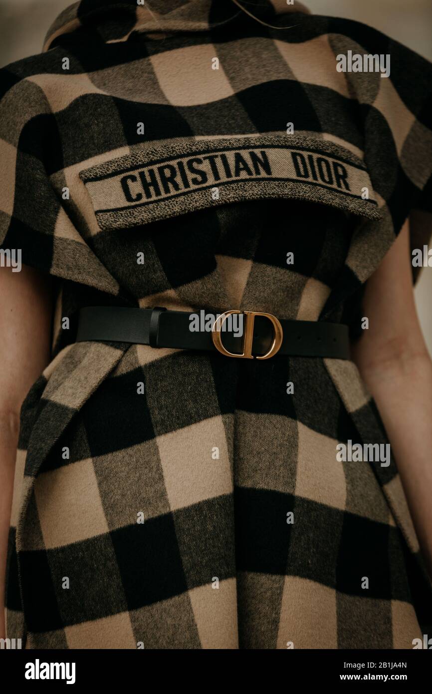 Romee Strijd indossa Dior dalla nuova collezione autunno inverno 2020 2021,  Christian Dior creazione originale, durante la Paris Fashion Week di  Parigi, da Foto stock - Alamy