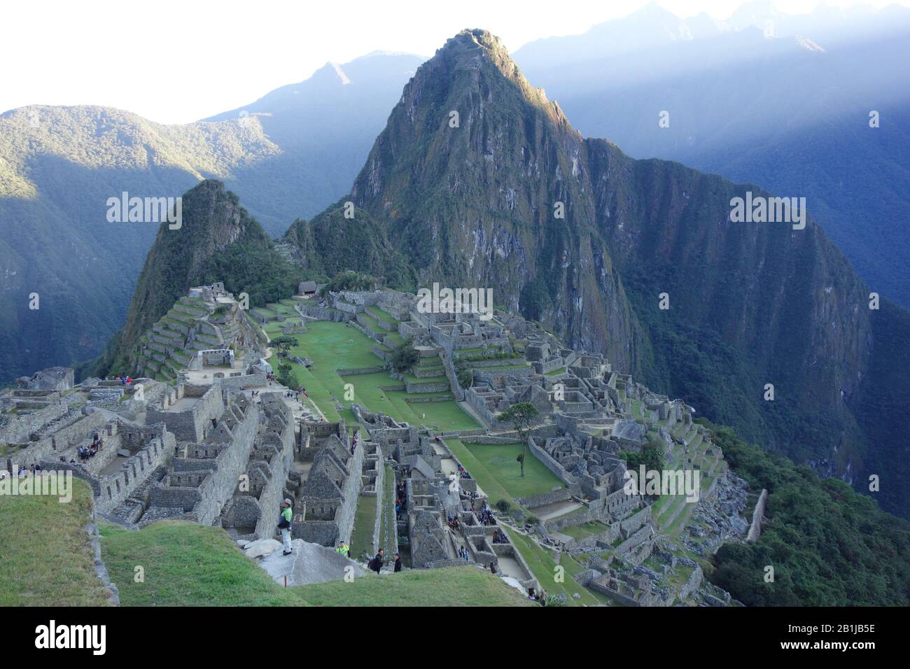 Machu Picchu all'alba al mattino - punto di vista principale della cittadella Inca in Perù Cusco regione - Patrimonio mondiale Dell'Unesco Foto Stock