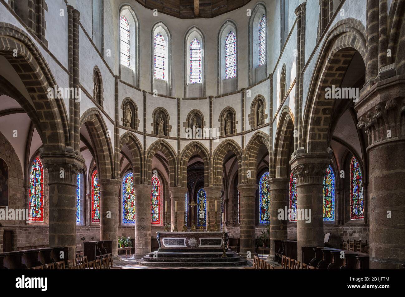 Mortain, Stiftskirche St-Evroult. Innen Blick Zum Chor Foto Stock