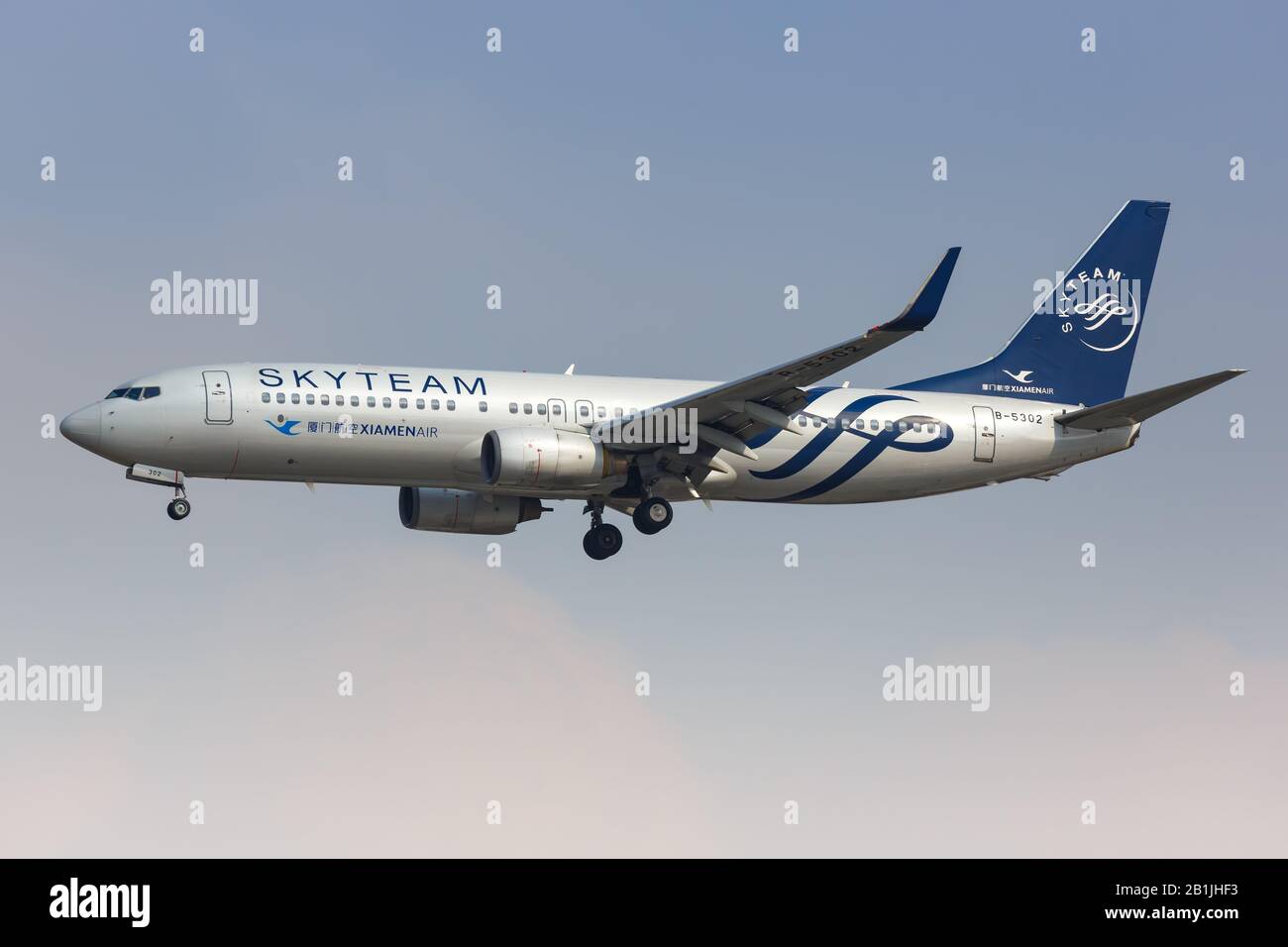 Shanghai, Cina – 28 settembre 2019: Aeromobile Boeing 737-800 Xiamenair all'aeroporto di Shanghai Hongqiao (SHA) in Cina. Boeing è un aereo americano ma Foto Stock