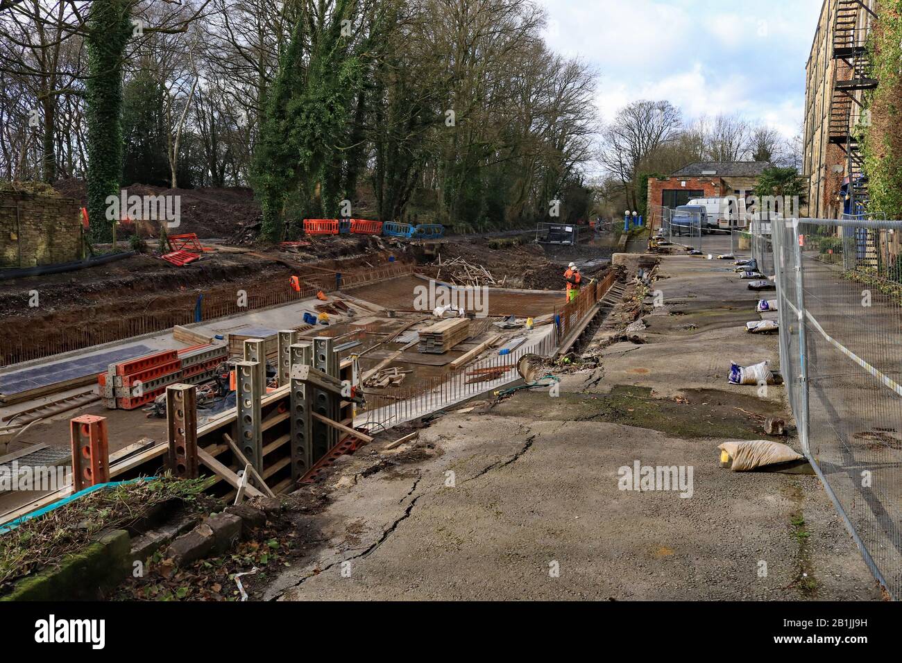 Il canale di Macclesfield a Bollington è stato relined vicino al Clarence Mill a Bollington a Cheshire in un lavoro che costa £1,2 milioni Foto Stock