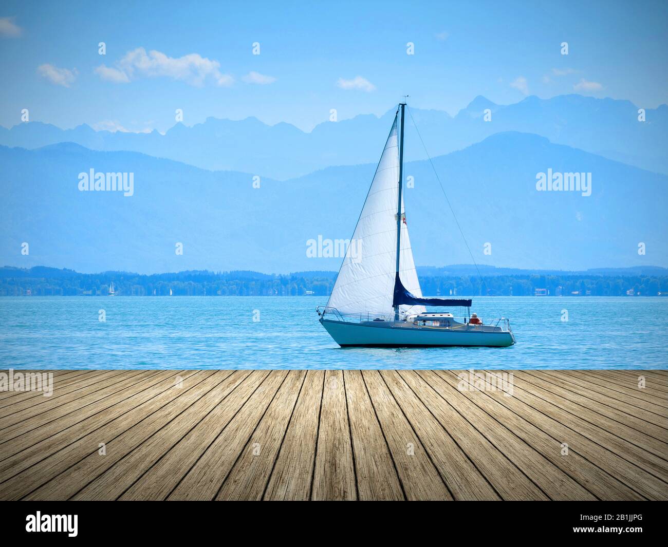 Sbarco e barca a vela sul Lago Starnberg, Germania, Baviera Foto Stock