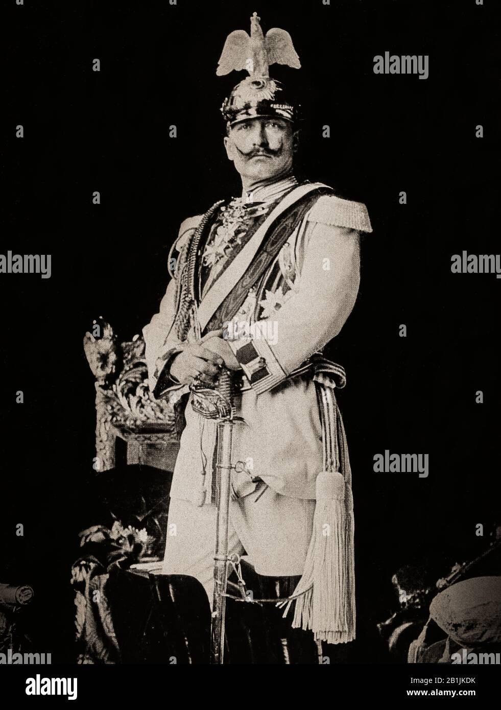 Guglielmo II o Guglielmo II (tedesco: Friedrich Wilhelm Viktor Albert; 27 gennaio 1859 – 4 giugno 1941) fu l'ultimo imperatore tedesco (Kaiser) e re di Prussia. Regnò dal 15 giugno 1888 fino alla sua abdicazione il 9 novembre 1918 poco prima della sconfitta della Germania nella prima guerra mondiale Foto Stock