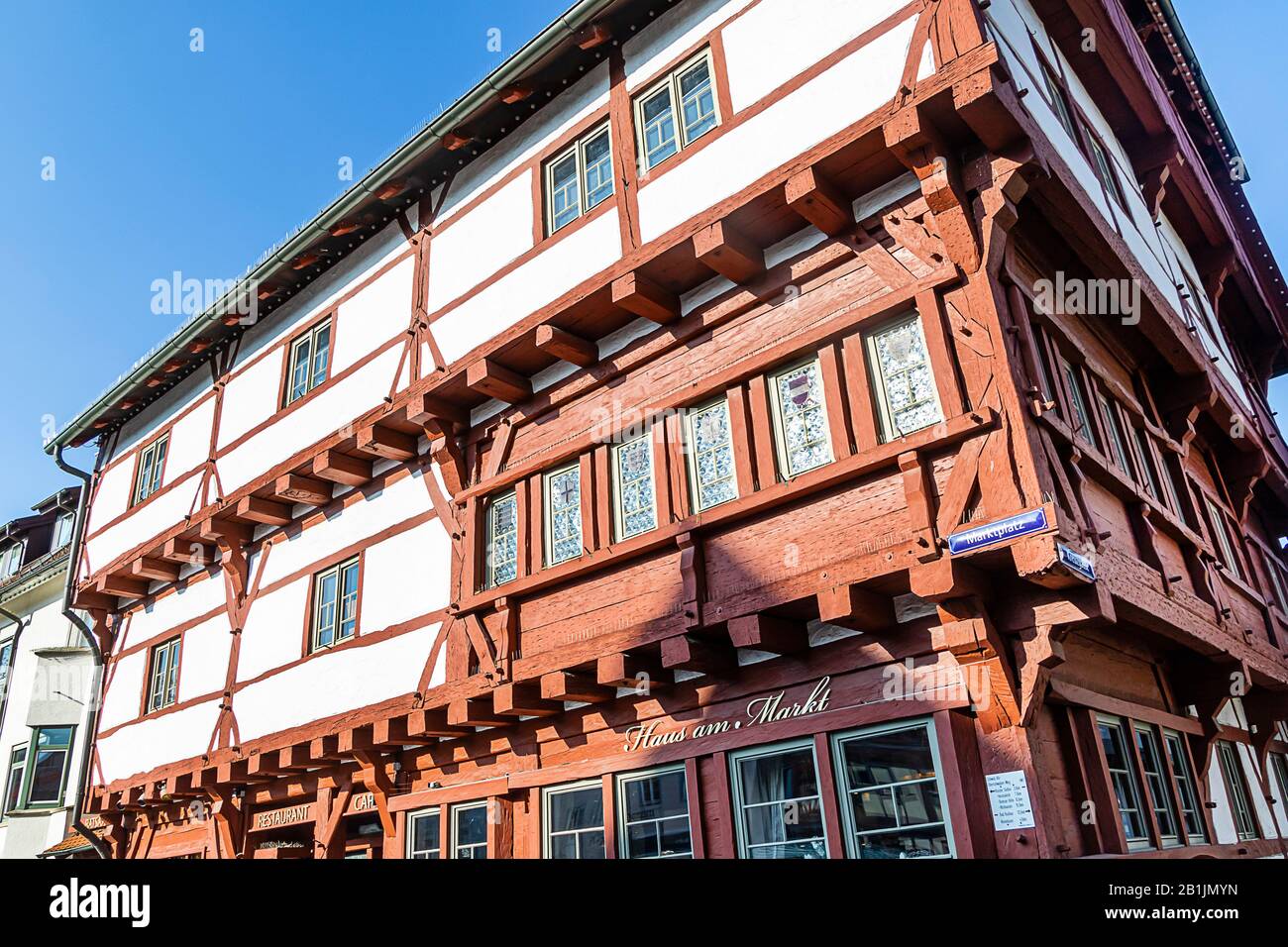 Casa storica a piazza del mercato a Bad Saulgau, città termale sulla Via Barocca Svevo superiore, Germania Foto Stock