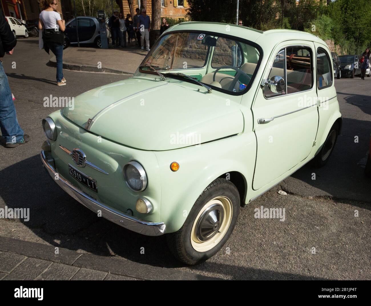 Fiat 500 d'epoca in 1960s, a Roma, Italia Foto Stock