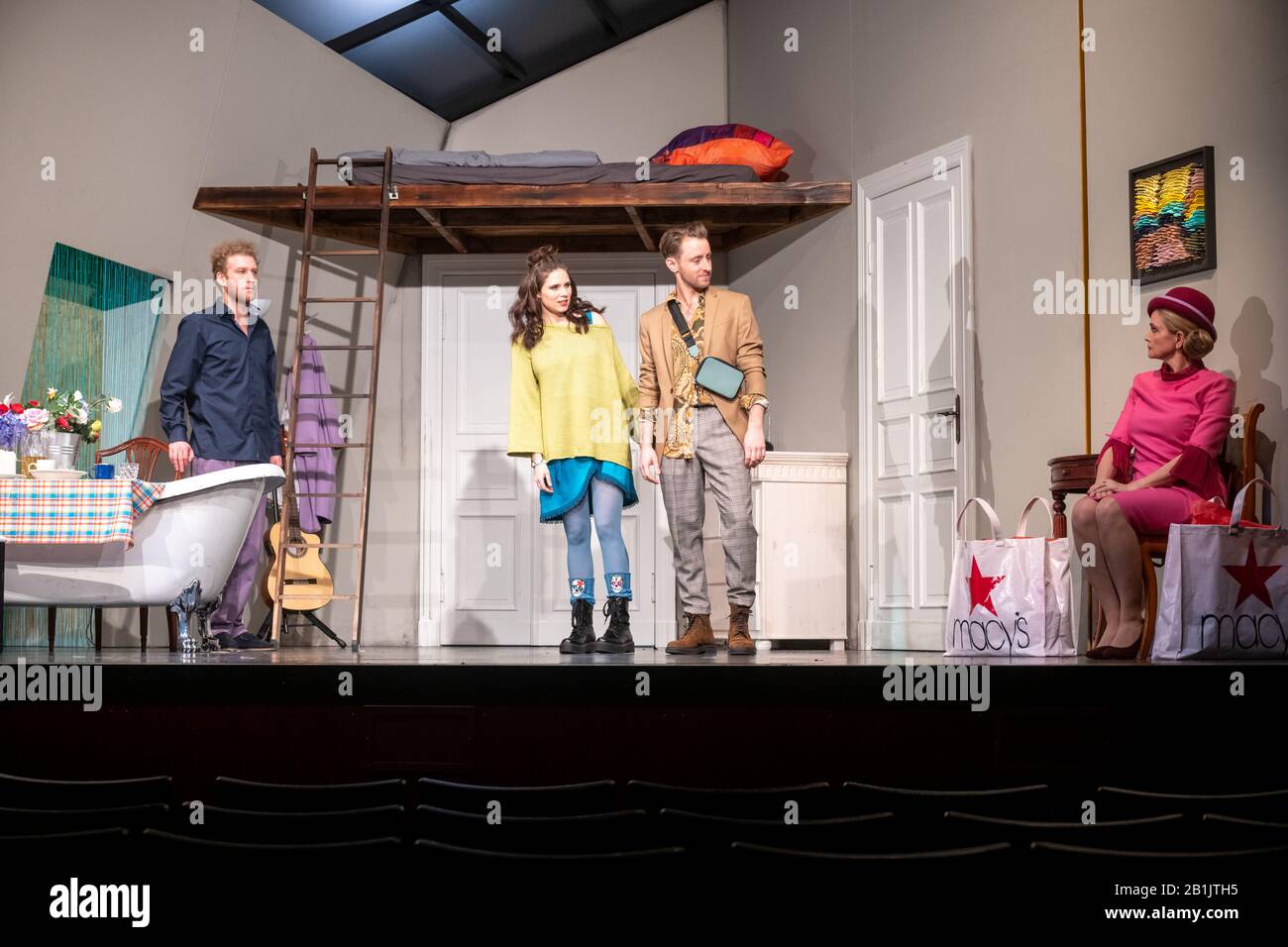 Julia Biedermann (Als Mrs Baker), Johannes Hallervorden (Als Don Baker), Helen Barke (Als Jill Tanner), Fabian Stromberger (Als Ralph Austin) Foto Stock