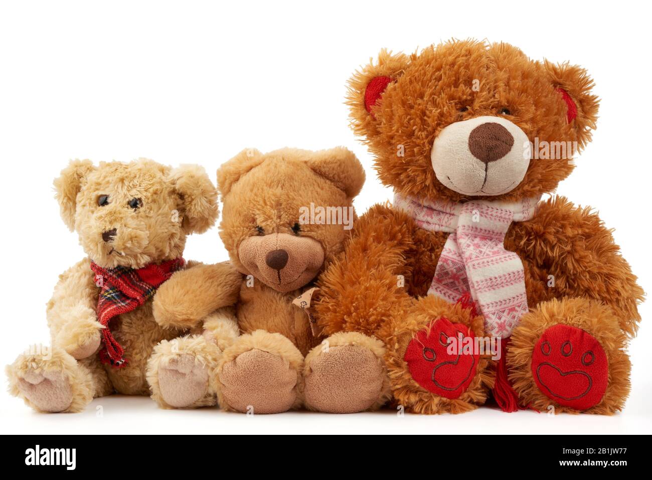 orsacchiotti curly marroni, concetto di sostegno e amicizia, giocattoli isolati su sfondo bianco Foto Stock