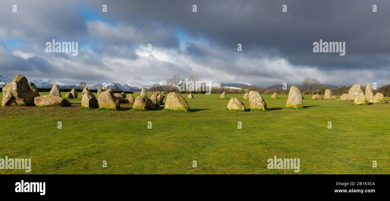 Vista invernale del Castlerigg Stone Circle vicino a Keswick nel Lake District inglese Foto Stock