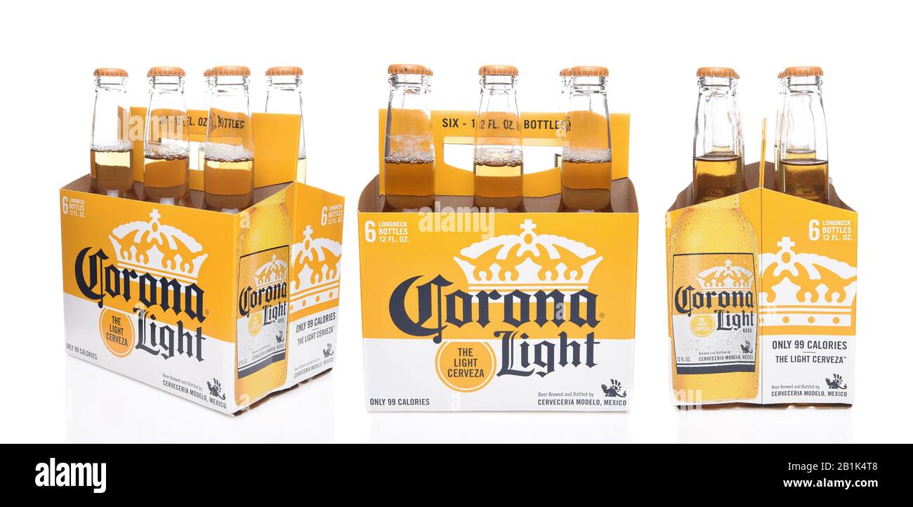 Irvine, CALIFORNIA - 14 DICEMBRE 2017: 6 confezioni di bottiglie per birra Corona Light, 3 viste, fine, laterale e 3/4. Foto Stock