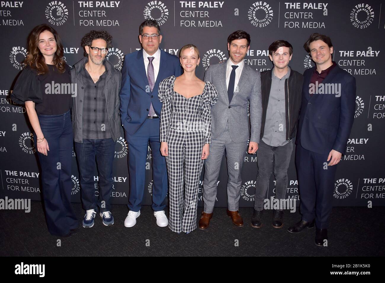 Los Angeles, Stati Uniti. 25th Feb, 2020. Betsy Brandt, Gabriel Mann, DJ Nash, Allison Miller, David Giuntoli, Chandler Riggs e Jason Ritter alla proiezione della serie televisiva ABC 'UN Milione Di Piccole Cose' al Paley Center for Medie. Los Angeles, 25 feb 2020 | utilizzo credito mondiale: DPA/Alamy Live News Foto Stock