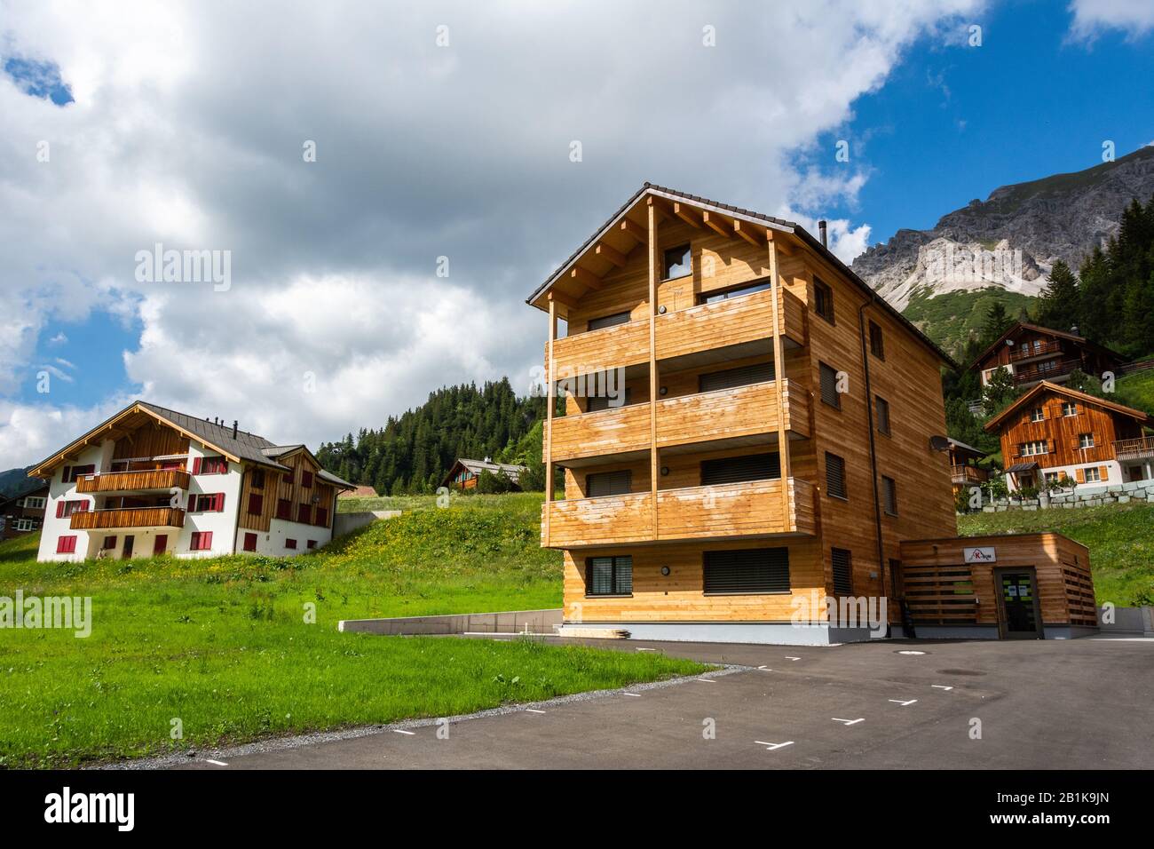 Malbun, Liechtenstein – 27 Giugno 2016. Edifici residenziali nel villaggio di Malbun del Liechtenstein. Foto Stock