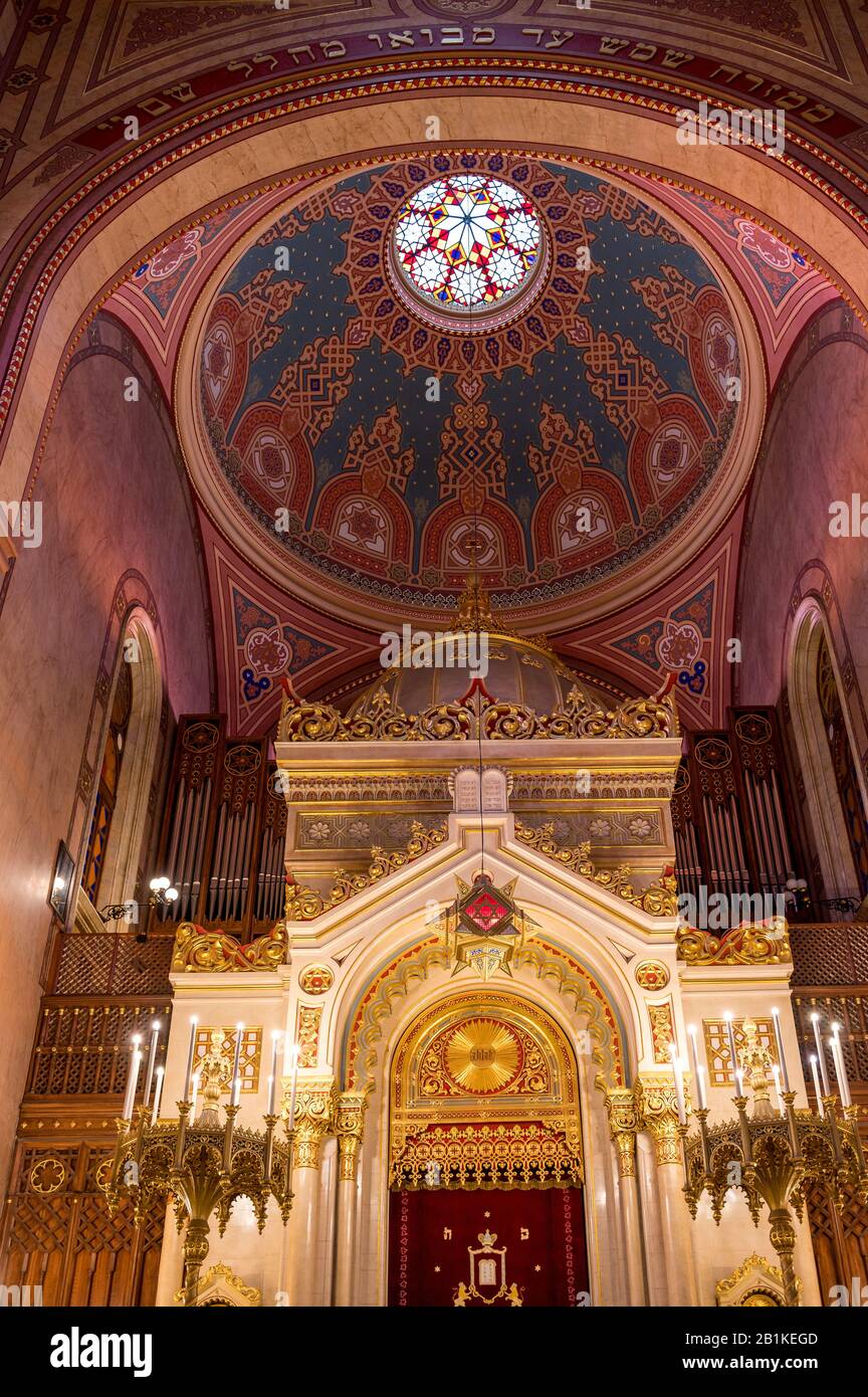 Splendido interno della sinagoga di via Dohány ebraica di Budapest Foto Stock