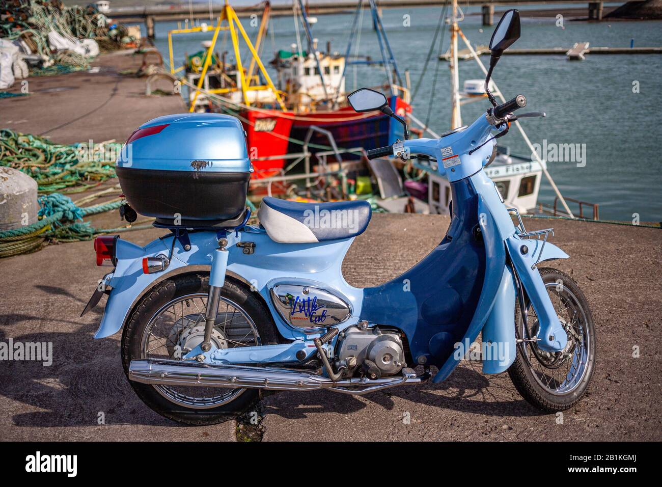 Honda Little Cub monoposto moto a Portmagee, County Kerry, Irlanda Foto Stock