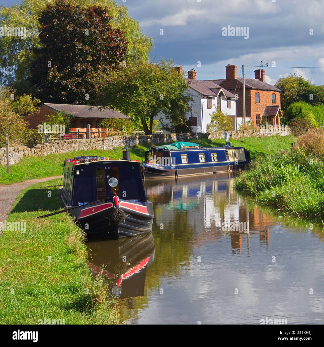 Strette in barca dalla Anglo del gallese Trevor boat yard in Llangollen Canal Galles del Nord. Foto Stock