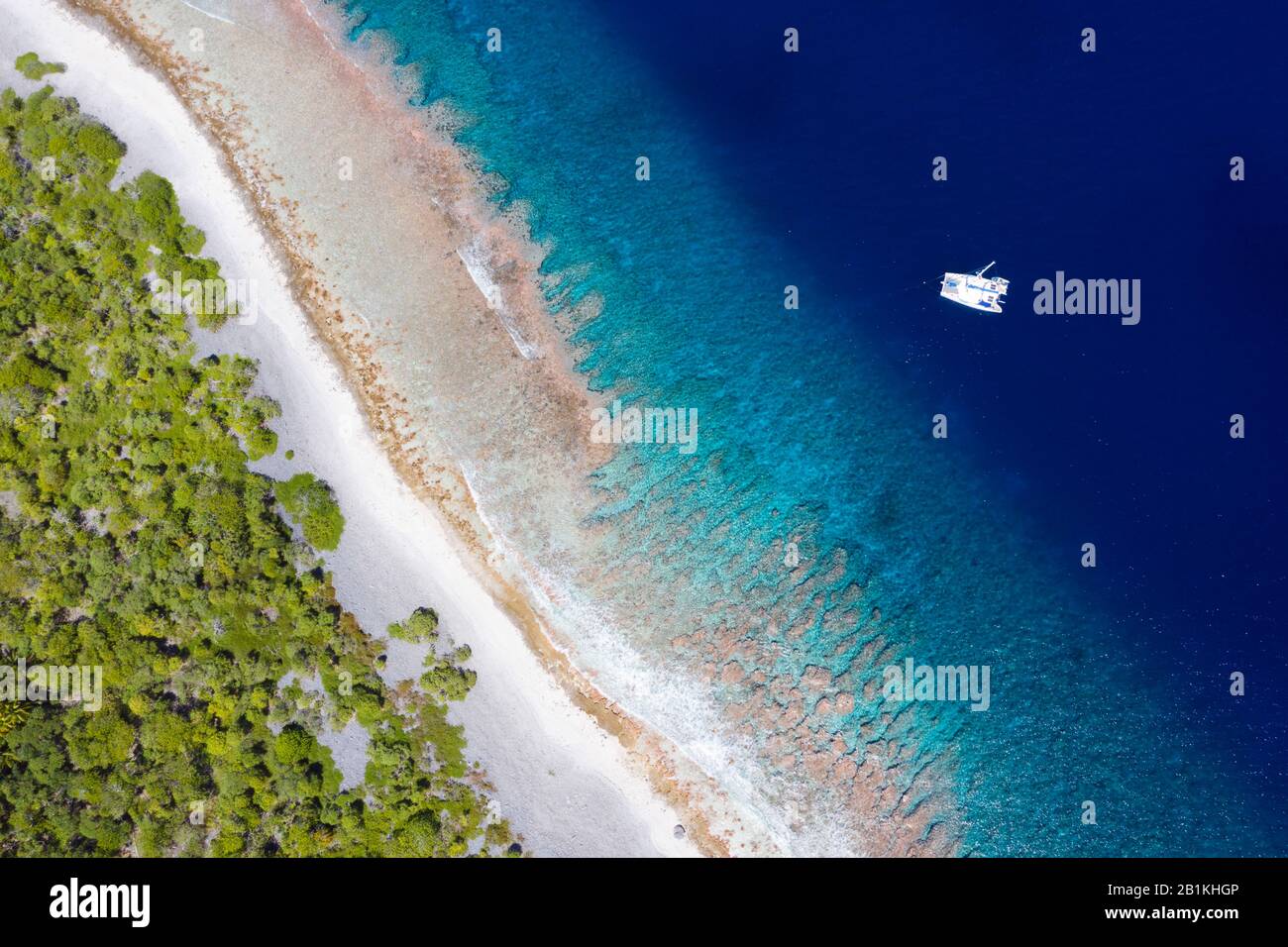 Catamarano All'Atollo Di Kauehi, Tuamotu Archipel, Polinesia Francese Foto Stock