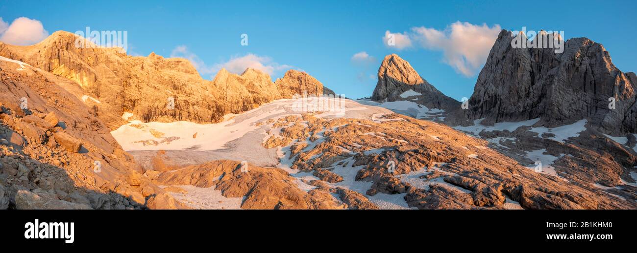 Atmosfera serale, paesaggio alpino, Grande Ghiacciaio Gosau, montagne da sinistra a destra Torstein, Mitterspitz, Hoher e Niederer Dachstein, Hohes Foto Stock