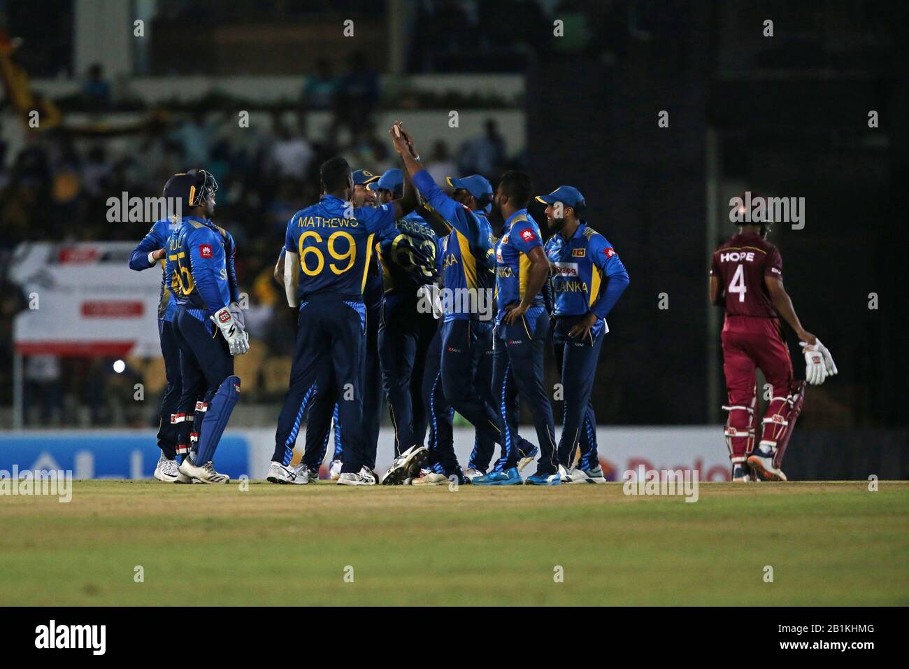 Hambantota, Sri Lanka. Febbraio 26th 2020, Il Mahinda Rajapaksha International Stadium, Hambantota, Sri Lanka; Un Giorno International Cricket, Sri Lanka Contro Indie Occidentali; Srilanka Celebrare Il Wicket Di Shai Hope Credit: Action Plus Sports Images/Alamy Live News Foto Stock